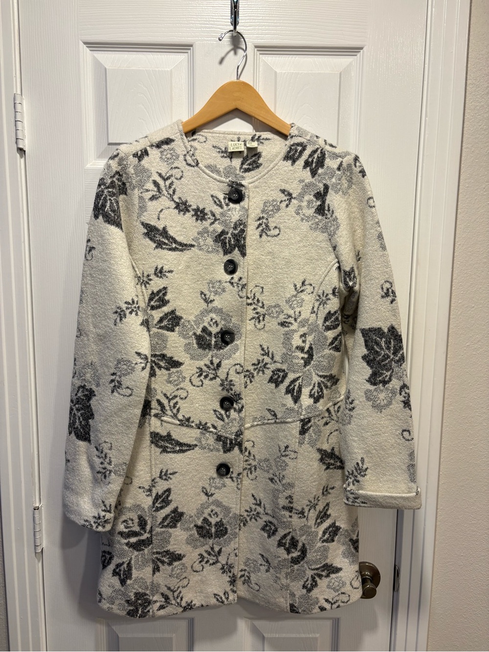 Lucy & Laurel Cream and Gray Floral Button-Front Coat